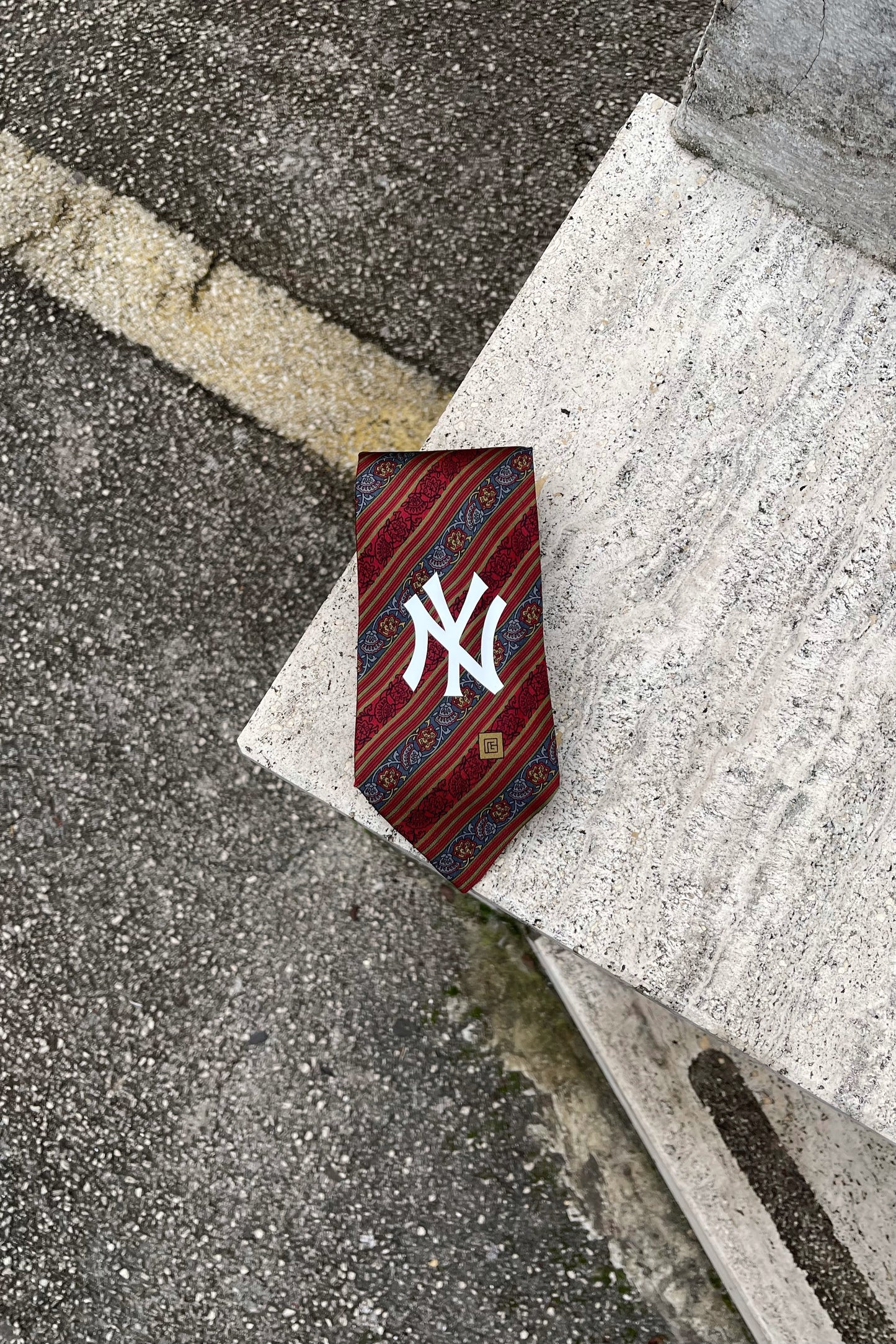 NY Yankees tie Balmain